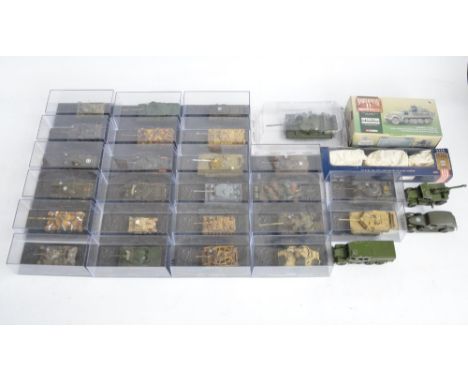 Collection of diecast armour models including 24 cased 1/72 tanks from DeAgostini (no magazines), a GE Fabbri Russian T55 (Ja