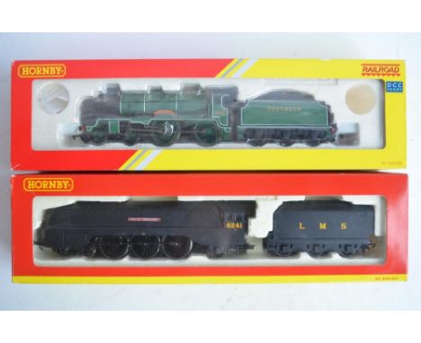 Two Hornby OO gauge electric steam train models to include R3172 Southern Railways 4-4-0 Schools Class 'Cheltenham' (model ne