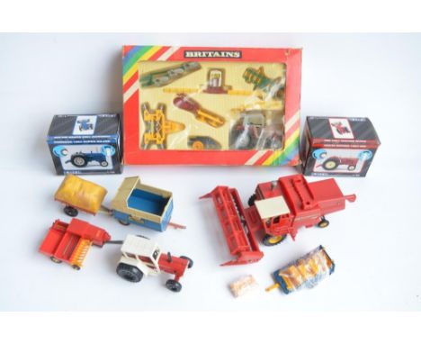 Collection of 1/32 farm models, plastic and diecast to include Britain's 9592 Massey Ferguson Tractor &amp; Farm Implements s