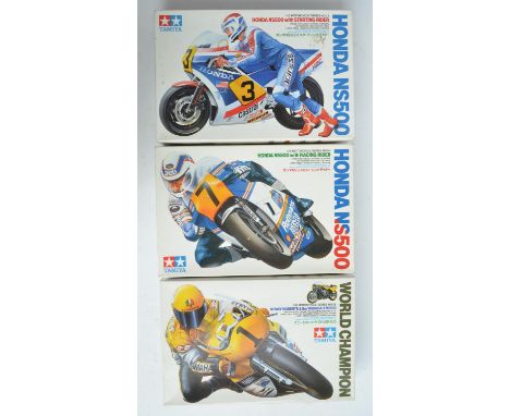 Three unbuilt 1/12 scale racing motorcycle plastic model kits  with driver figures from Tamiya to include 14026 Kenny Roberts