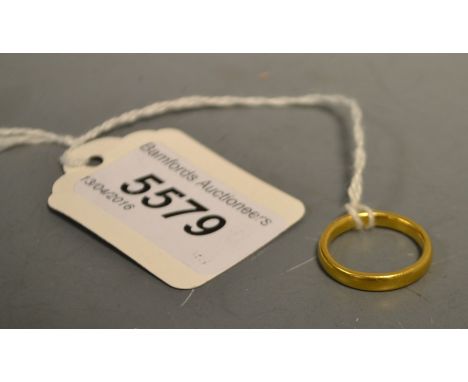 A 22ct gold curtain hoop wedding band, size K, 4.8g