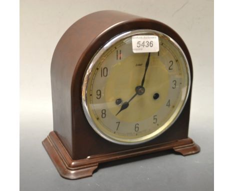 An Enfield bakelite mantel clock and keys