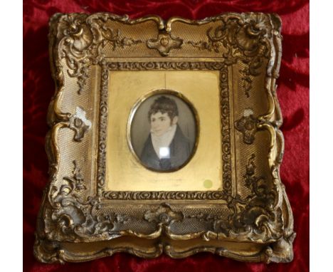 Early 19th century portrait miniature of a gentleman on ivory within a gilt frame 7cm x 5,5cm