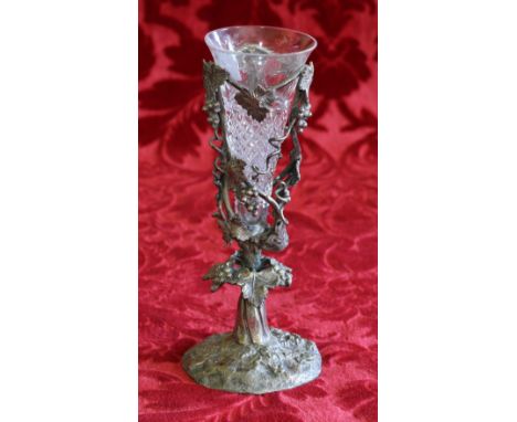 EP single epergne stand with vine leaf and grape decoration, 24cm.