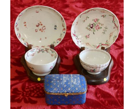 French gilt porcelain trinket box 10cm long together with two Newhall porcelain teabowls and saucers. (5)