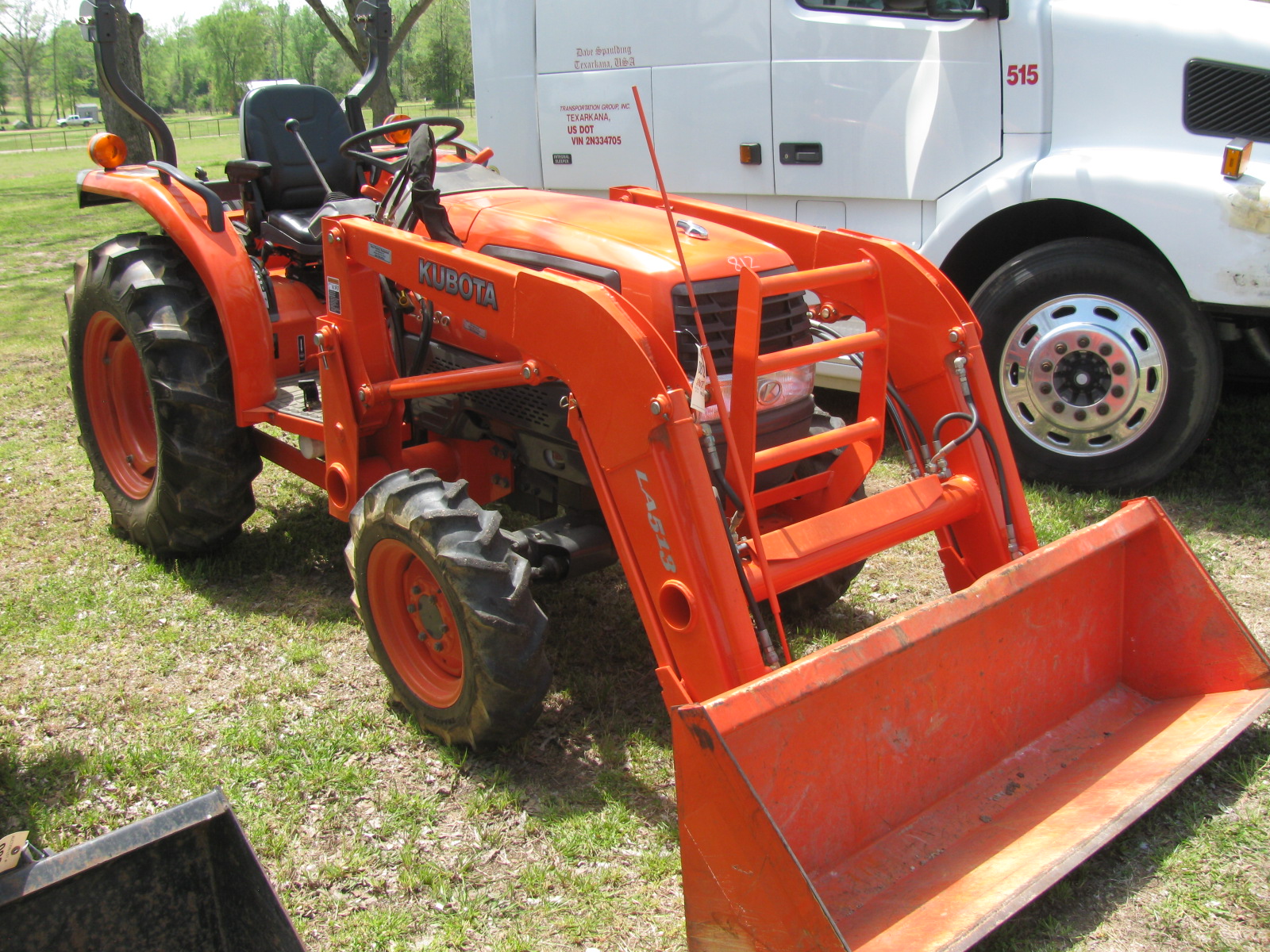 KUBOTA L3130 4X4 TRACTOR W/LA513 LOADER 109 HRS, SUTTLE SHIFT, SR 56896