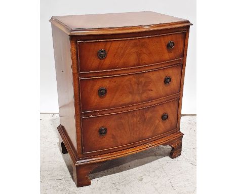 20th century mahogany bowfront chest of three drawers, on bracket feet, 55cm x 70cm