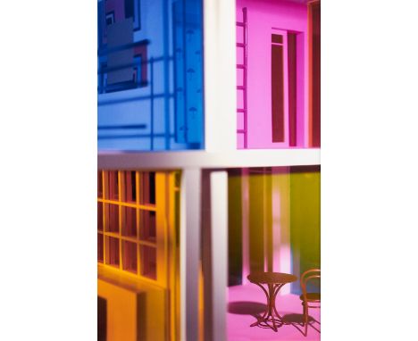SIMMONS, LAURIE1949 New YorkTitel:  Kaleidoscope House #8. Datierung: 2000. Technik: C-Print. Darstellungsmaß: 60 x 40,5cm. B