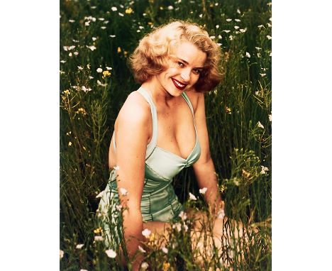 MEYER, RUSS1922 Oakland - 2004 Los AngelesTitel: Eve in Field of Wildflowers. Untertitel: Späterer Abzug. Datierung: 1958. Te