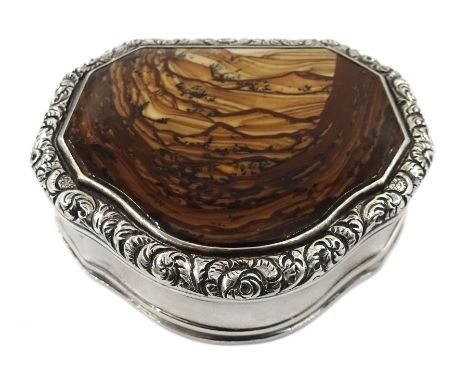 George III silver and agate snuff box, the base, engraved floral border and engine turned base with engraved monogram by Jose