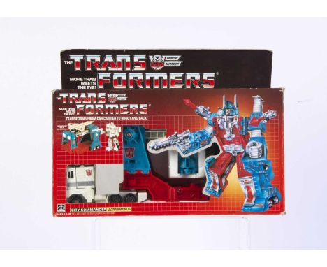 Vintage Hasbro Transformers G1 Autobot Ultra Magnus, in original box, complete with all weapons/accessories, instructions, de