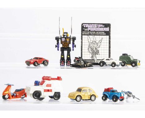 Loose Vintage & Modern Transformers, including G1 Kickback, Brawn, Gears, Tailgate, Windcharger, Laserbeak, Goldbug, Armada S