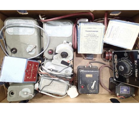 Collection of Hornby Dublo contollers comprising 2 Type A3 power control units, 1 Type A2 power control unit, 1 Type B3 contr