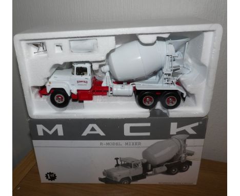 Boxed First Gear 1:34 scale MACK R Model Mixer Horsfield Hpworth, IIowa