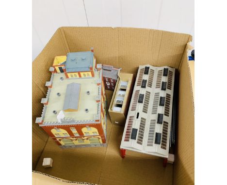 OO Gauge Buildings including Hornby Dublo Engine Shed