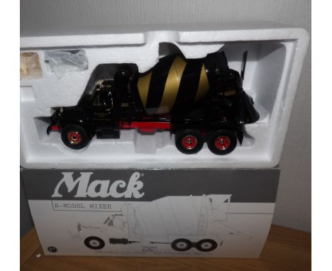 Boxed First Gear 1:34 scale MACK B model Mixer Road Show 1960 demonstration model