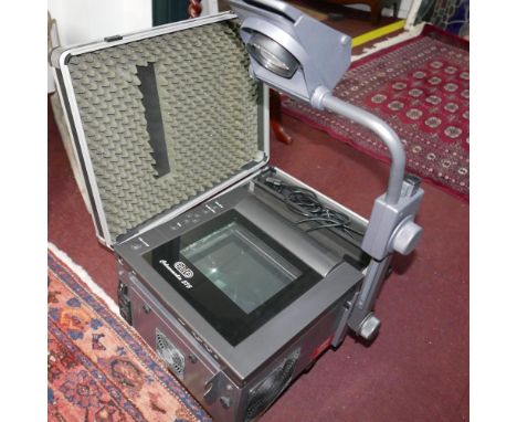 An elite colour media 575 overhead projector with carry case 