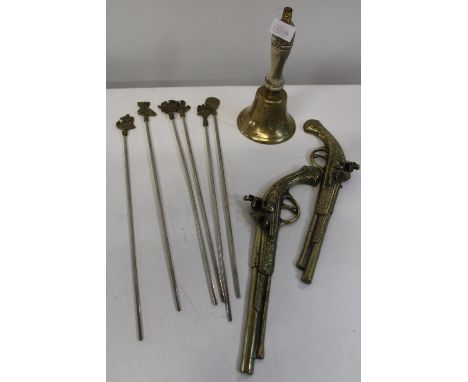 A selection of vintage brass ware 