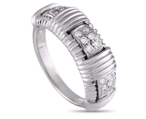 5.1 grams Edgy and elegant at the same time, this Roberto Coin ring in 18K white gold makes a stylish addition to any wardrob