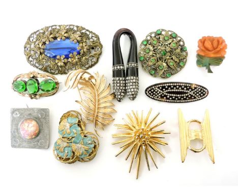 A collection of costume jewellery, to include a gold plated three stone paste brooch, six enamel floral buttons, a tortoisesh