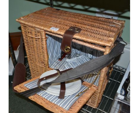 Woven wicker picnic hamper