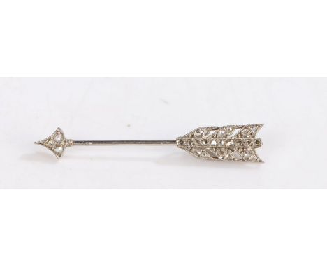 An 18ct white gold Cartier arrow diamond brooch.
Total approx. diamond carat weight 0.20cts. Colour: F-G. Clarity: VS.
Length