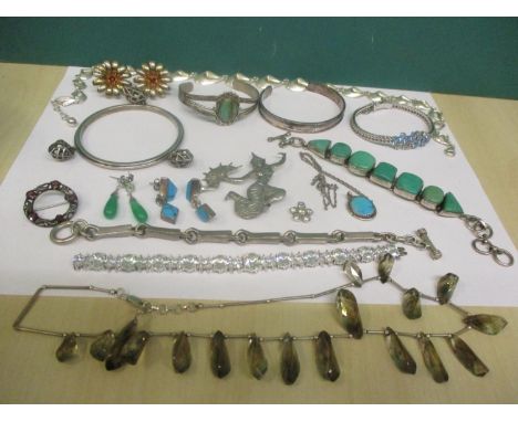 Silver and white metal costume jewellery to include a silver Thai brooch of a dancer, a Links of London bangle, size medium, 