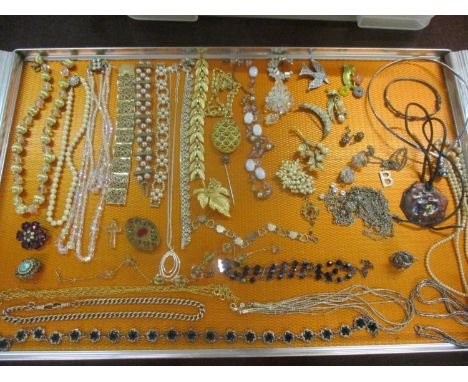 A tray of vintage and modern costume jewellery to include a Monet necklace, paste brooches and silver items together with an 