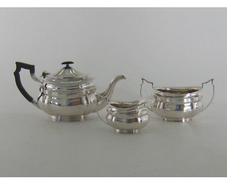 A silver three piece teaset of oval panelled form by Fordham and Faulkner, Sheffield, 1908. Wt. 1090gm. CONDITION REPORT: Sli