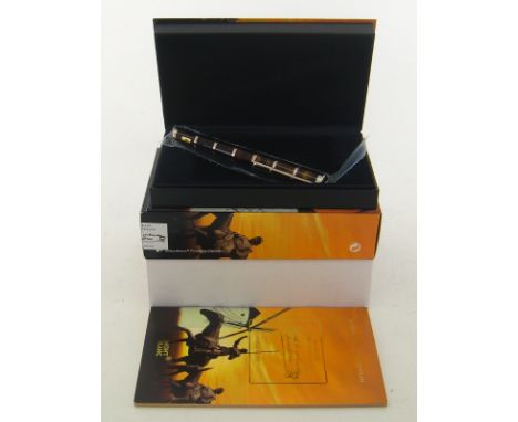 Montblanc. A Mont blanc Miguel de Cervantes writers series fountain pen, ref. M28726. Brown marbled lacquer body and gold-pla