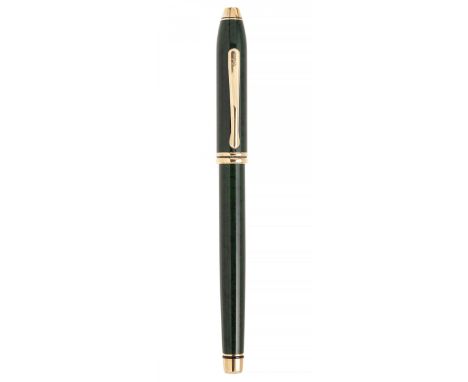 CROSS FOUNTAIN PEN.Marbled green resin barrel and gold plated appointments.Limited edition.14kt yellow gold nib. M point.Scre