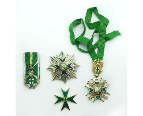 A GILT METAL AND ENAMEL BADGE, INSCRIBED ATAVIS-ET-ARMIS, MILITARY AND HOSPITALLER ORDER OF ST. LAZARUS OF JERUSALEM BADGE TO