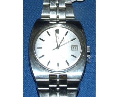 A gentleman's stainless steel Omega Constellation chronometer automatic wristwatch, having a silvered dial with baton indices