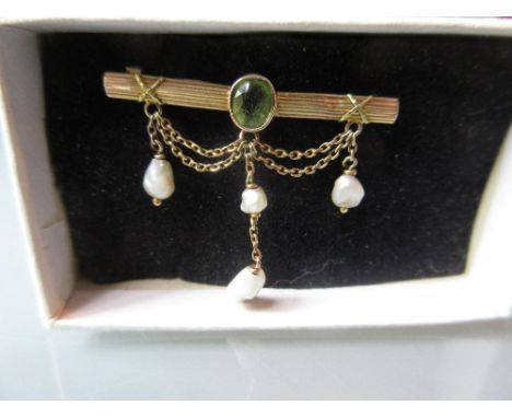 15ct Yellow gold and peridot pendant with freshwater pearl drops