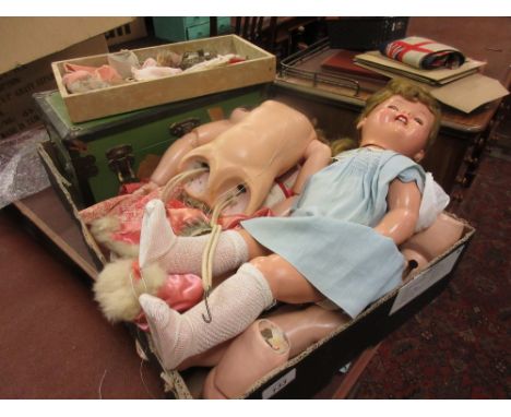 Vintage dolls trunk together with a quantity of dolls clothes, a miniature bisque headed doll and two composition dolls etc