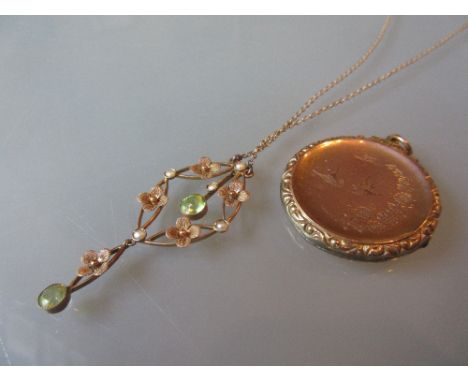 Early 20th Century 9ct gold peridot and seed pearl set pendant necklace, together with a circular gold back and front locket