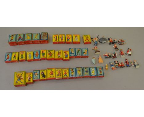 34 boxed Marx Disneykins figures (sample checked), together with quantity of unboxed Disneykins figures.