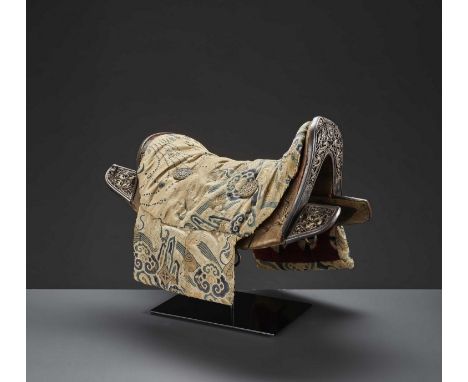   A WOOD SADDLE WITH GILT IRON FITTINGS AND SILK BROCADE COVER, 17TH-18TH CENTURY  Sino-Tibetan, late Ming to early Qing dyna