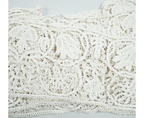 A quantity of needle lace, bobbin lace and machine lace trimmings
