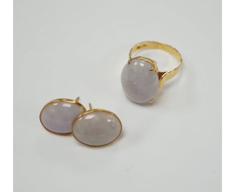 A 14k yellow metal and oval white cabochon jade set ring, size M/N and pair of matching earrings, gross weight 9.7 grams.