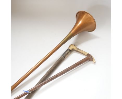 A horn handled riding crop another riding crop and copper and brass hunting horn, 121cm long