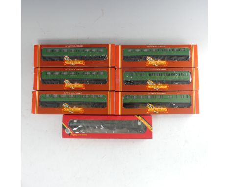 Hornby Railways: Six ‘00’ gauge Southern Rail Passenger Coaches, green with yellow lettering, including 4 x R.486 S.R. Compos