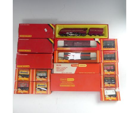 Hornby Railways ‘00’ gauge R.758 B.R. Hymek Diesel Hydraulic Locomotive, boxed, and forty-eight Hornby Railways goods trucks 