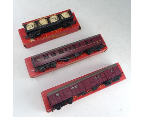 Tri-ang Hornby: '00' gauge electric RS.608 Flying Scotsman Set, containing 4-6-2 tender locomotive No.4472 in L.N.E.R. green,