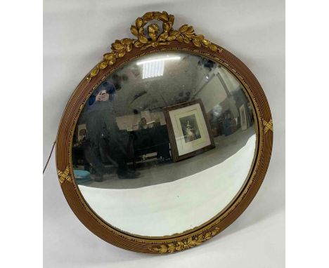 A 20th century convex wall mirror, in a reeded gilt surround, 51cm diameter 
