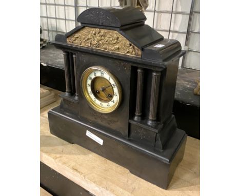 ONYX MANTLE CHIMING CLOCK