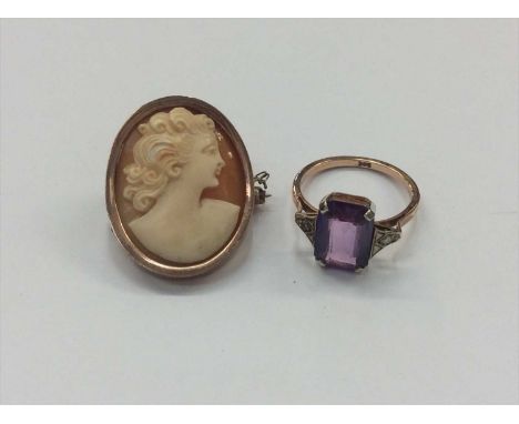 9ct gold amethyst ring and cameo brooch 