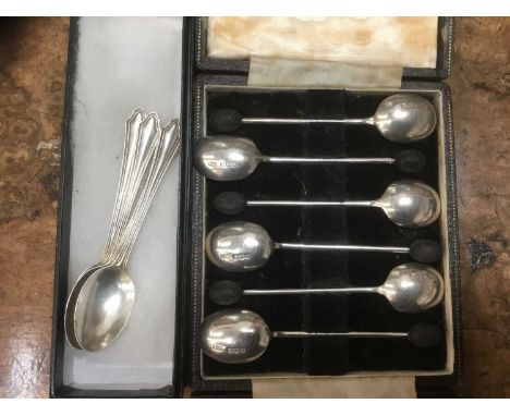 Six silver 'bean end' coffee spoons in fitted case, together with four silver coffee spoons