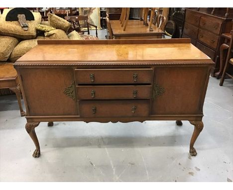 Good quality Queen Anne style figured walnut veneered dining room suite by Beresford &amp; Hicks, London, comprising extendin