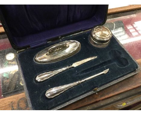 Silver part vanity set in fitted case